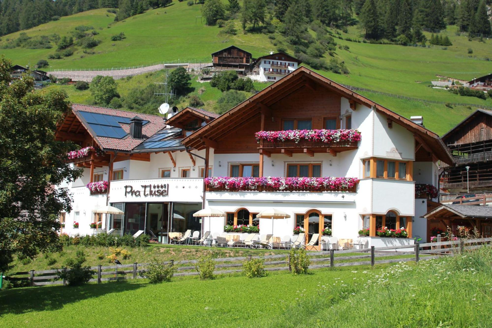 Hotel Pra Tlusel Selva di Val Gardena Esterno foto